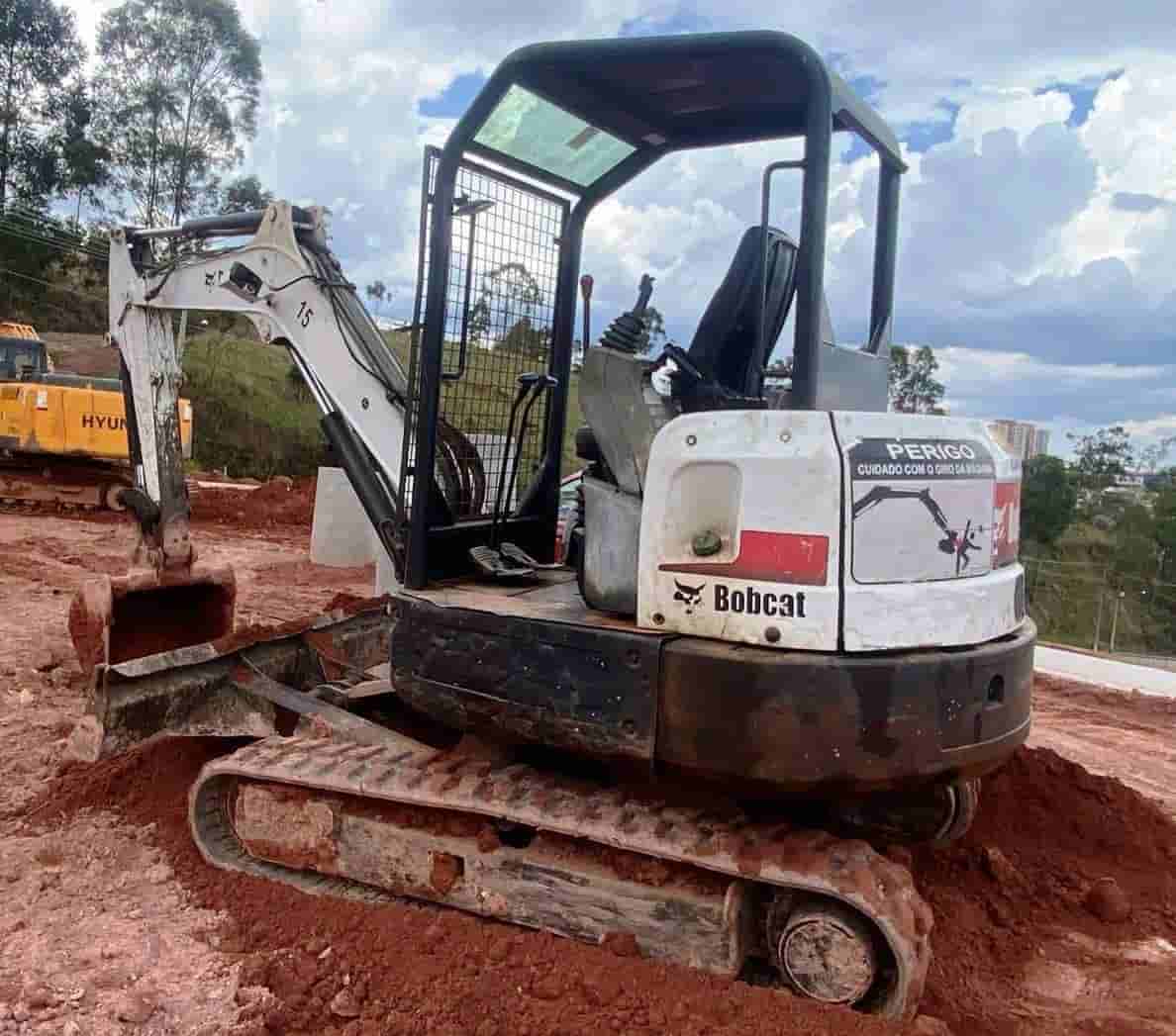 Mini Escavadeira Bobcat E42 2011 - imagem de fundo