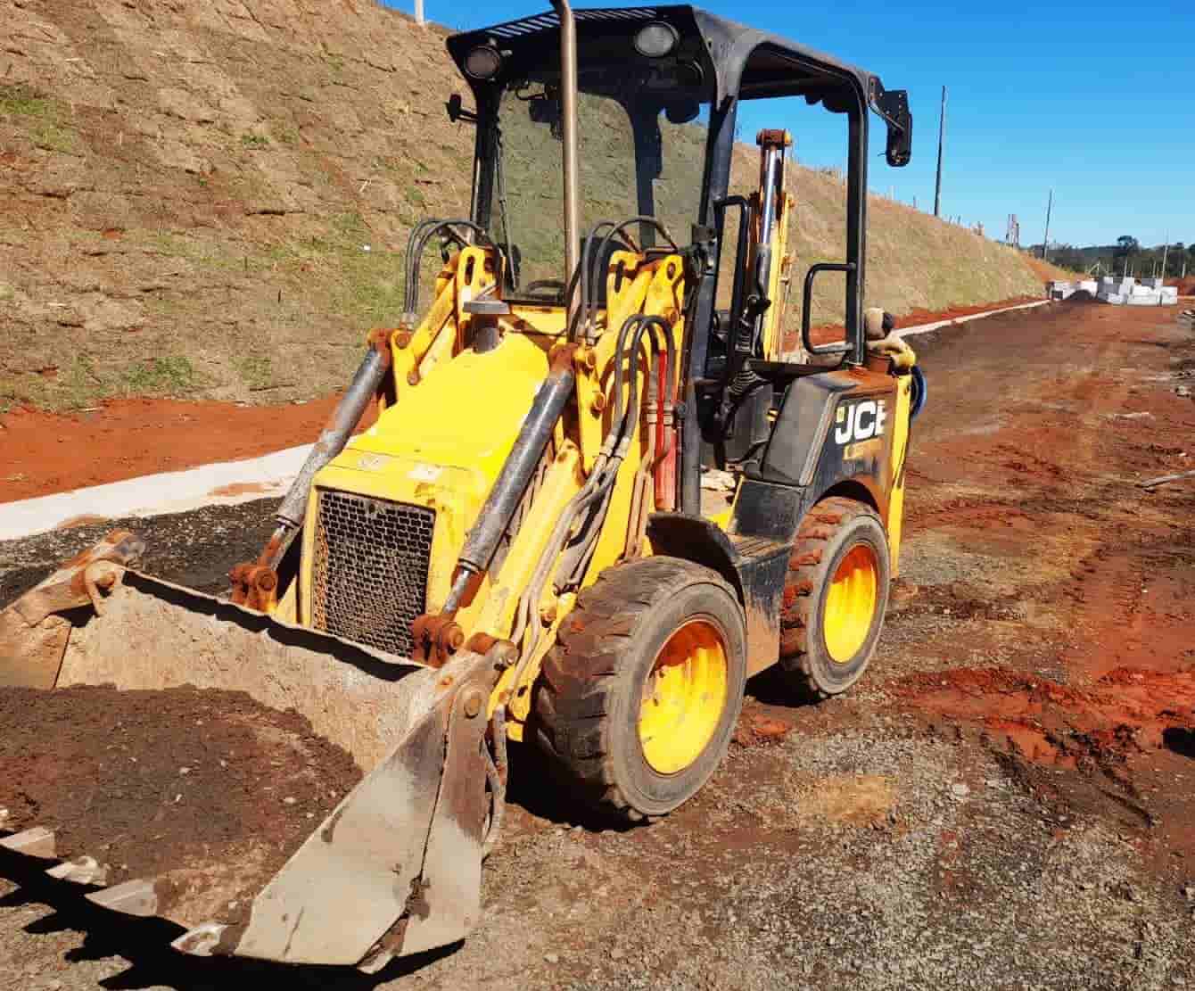 Mini retroescavadeira JCB 1CX 2018 - imagem de fundo