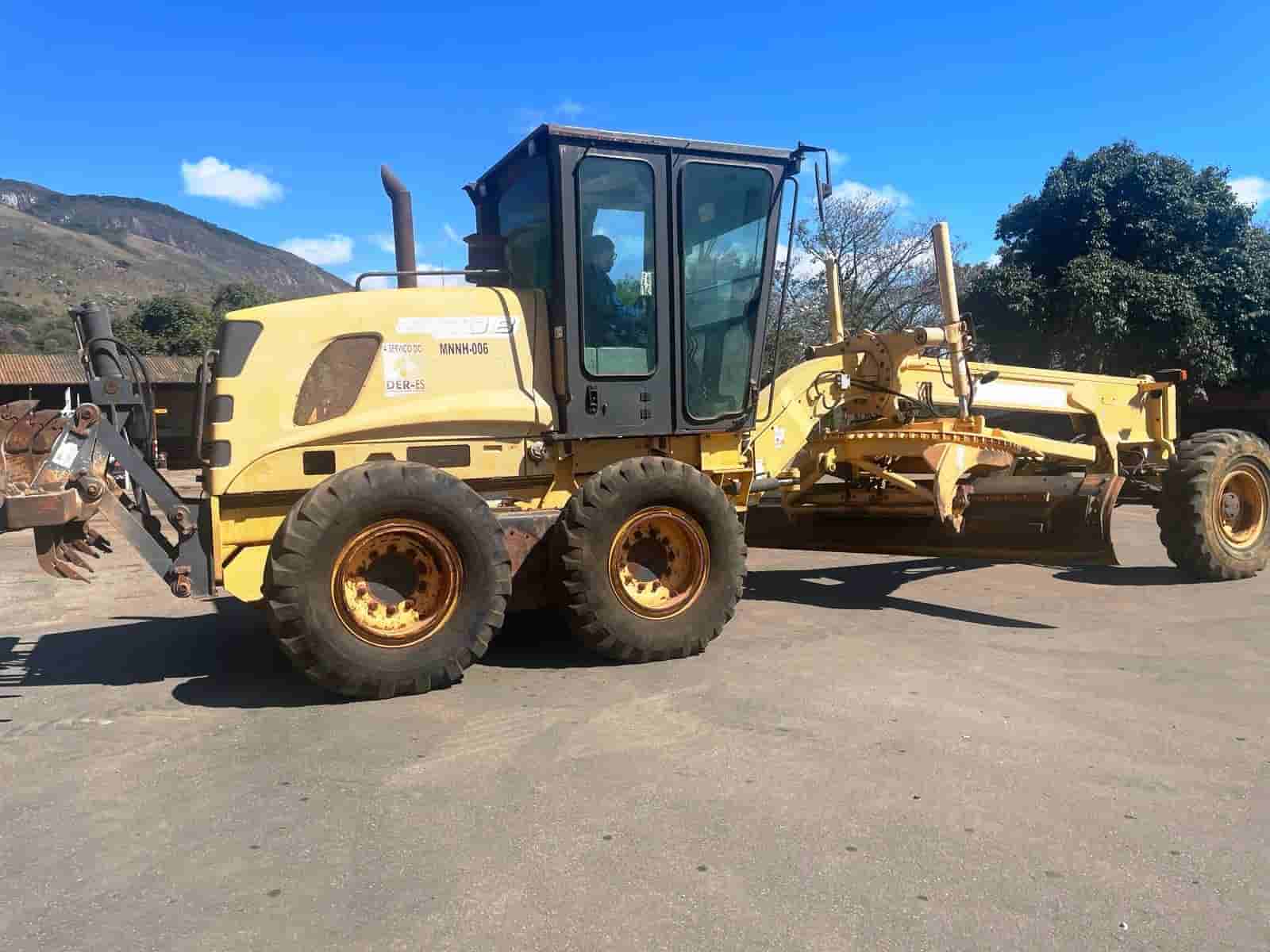Motoniveladora New Holland RG 170B 2009 - imagem de fundo