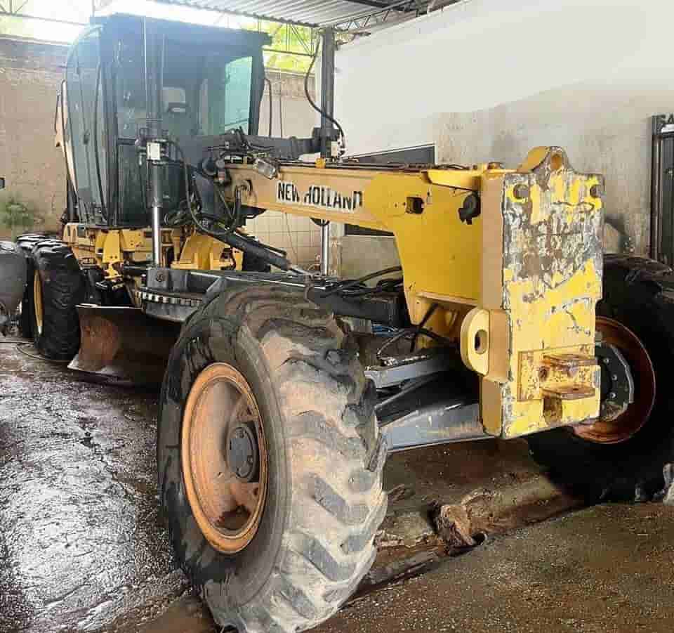 Motoniveladora New Holland RG 170B 2011 - imagem de fundo
