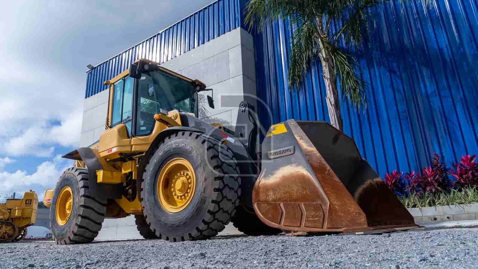 Pá Carregadeira Volvo L70 F 2018 - imagem de fundo