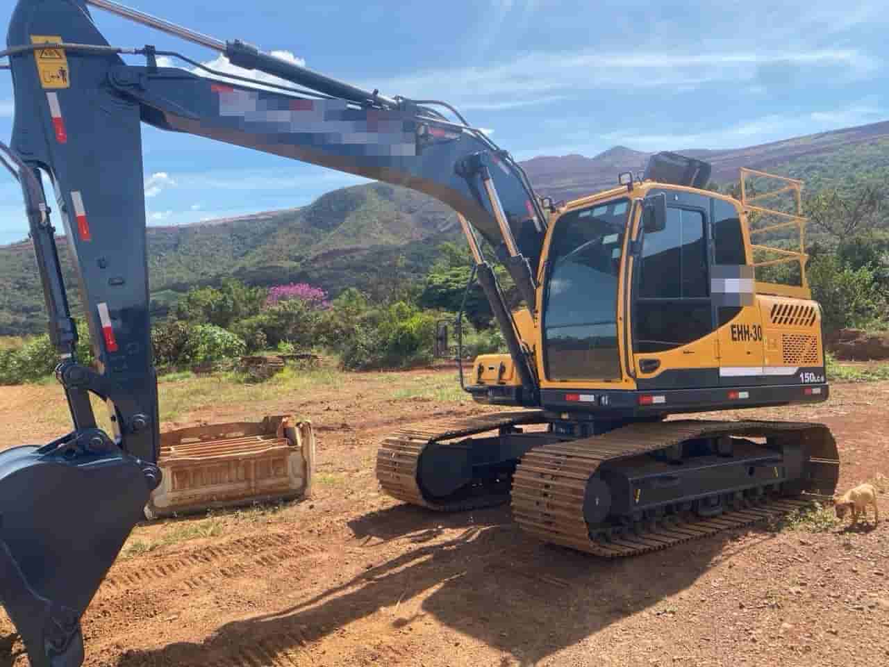 Escavadeira Hyundai R150LC-9 2022 - imagem de fundo