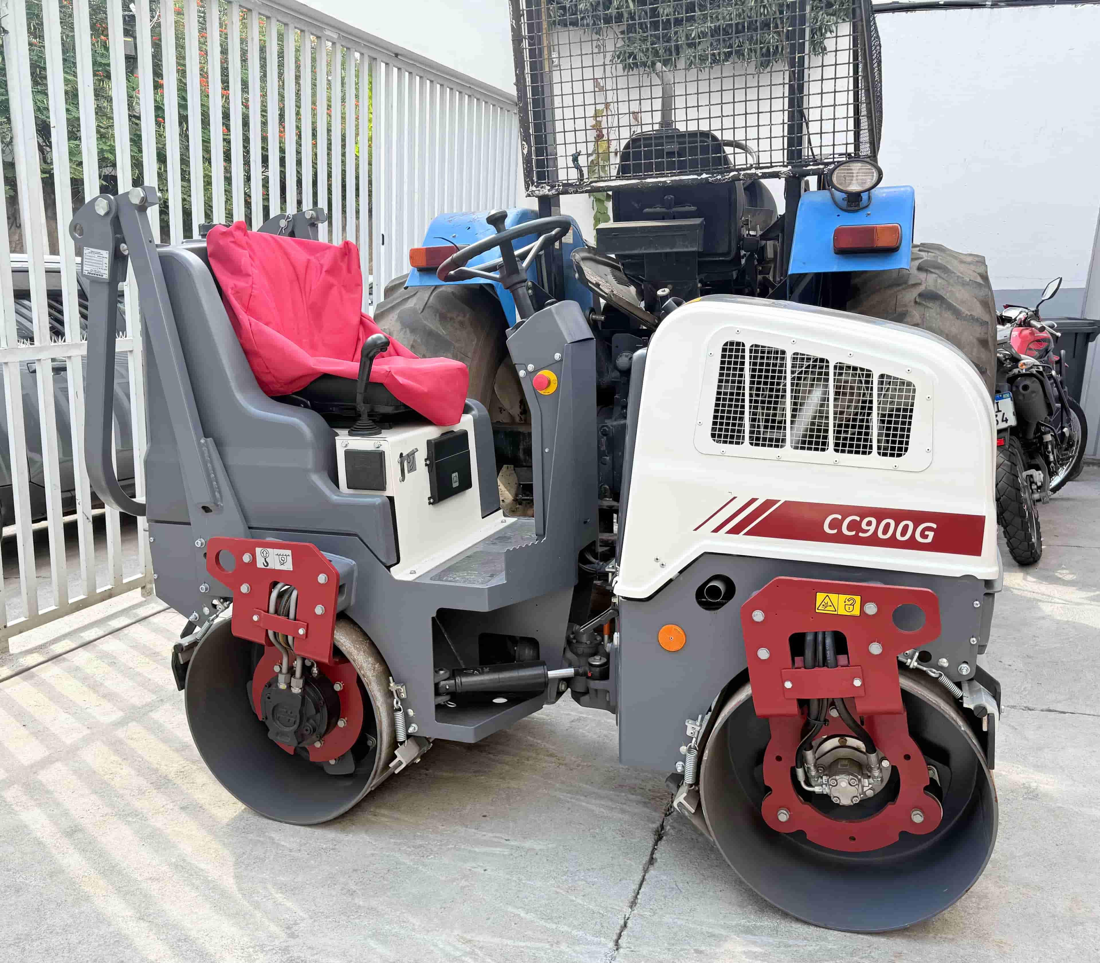 Rolo compactador Dynapac CC900G 2025 - imagem de fundo