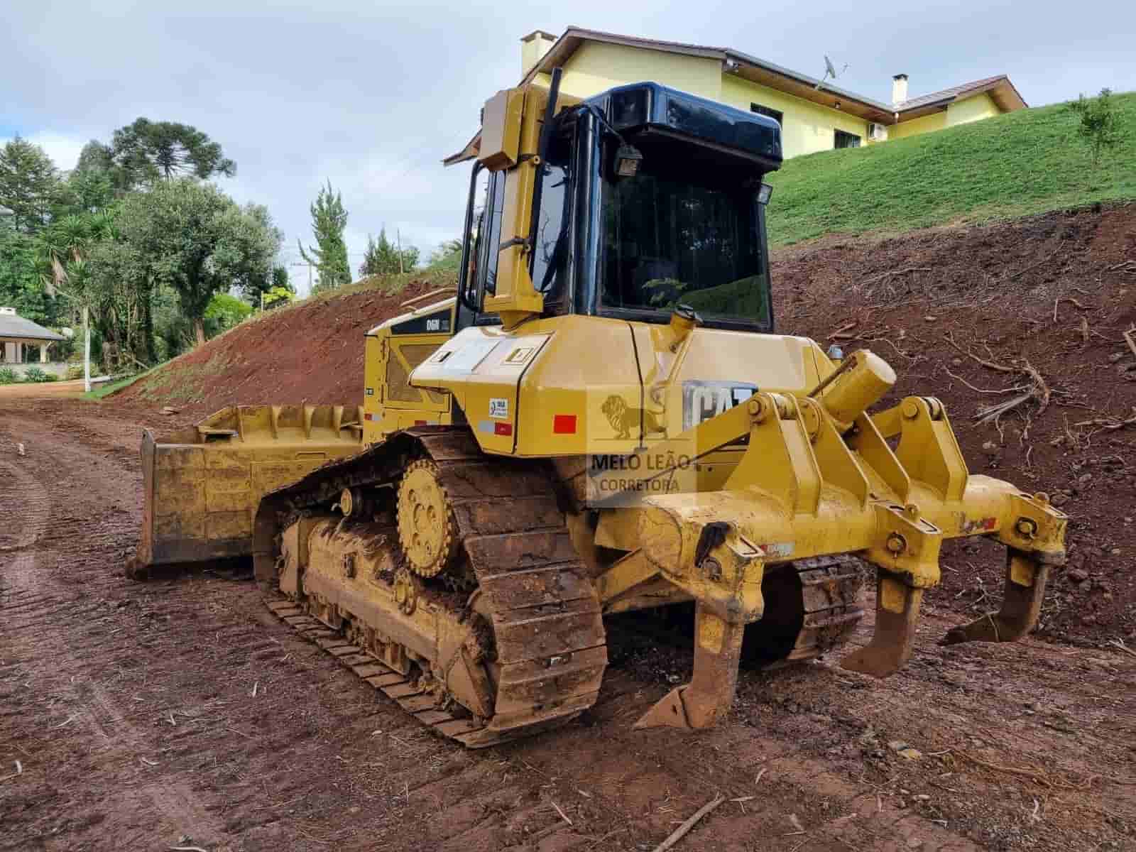 Trator de esteira Caterpillar D6T XL 2015 - imagem de fundo