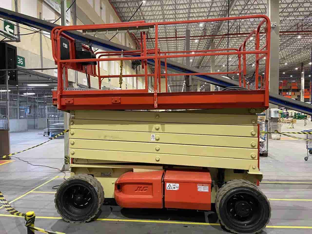 Plataforma elevatória JLG 4069LE 2008 - imagem de fundo
