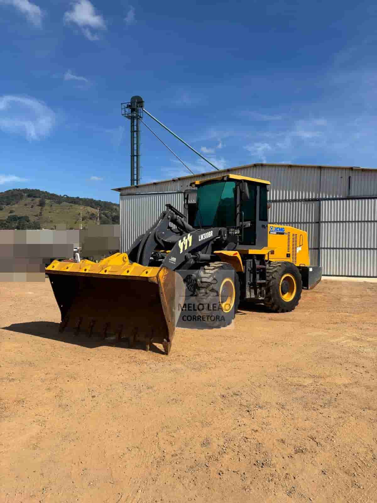 Pá Carregadeira XCMG LW300BR 2022 - imagem de fundo
