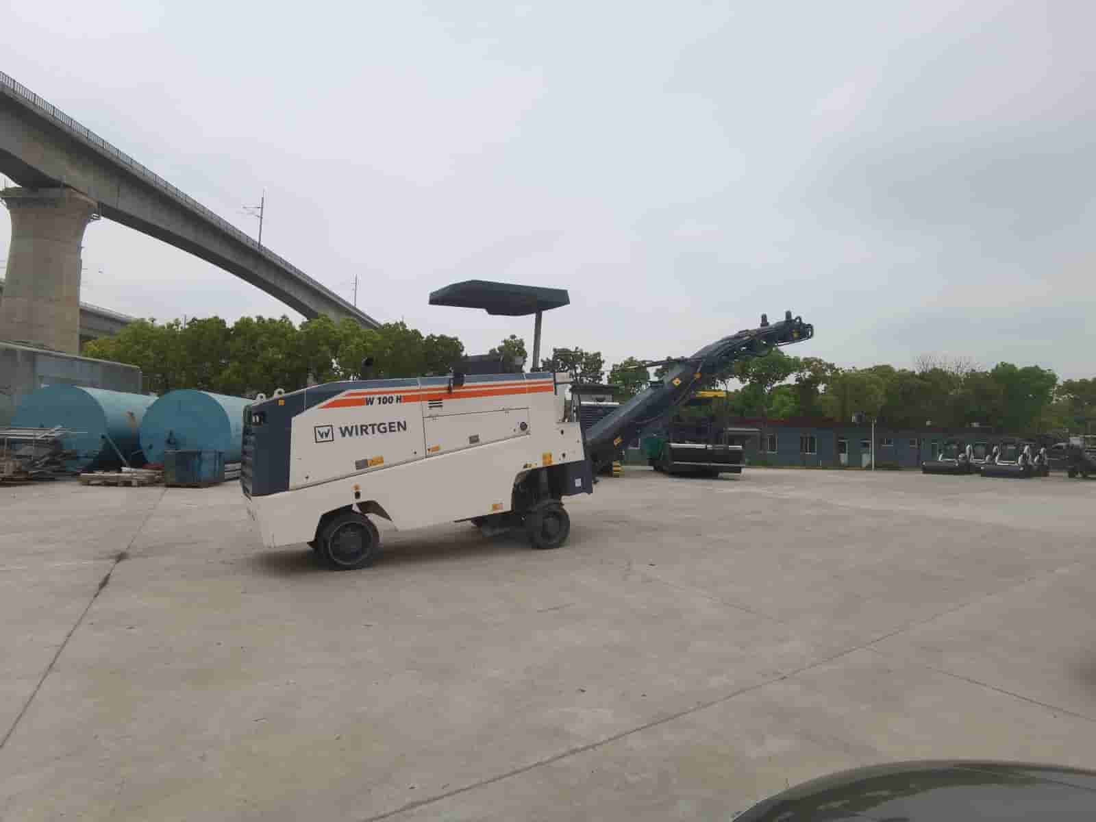 Fresadora de asfalto Wirtgen W100 2017 - imagem de fundo