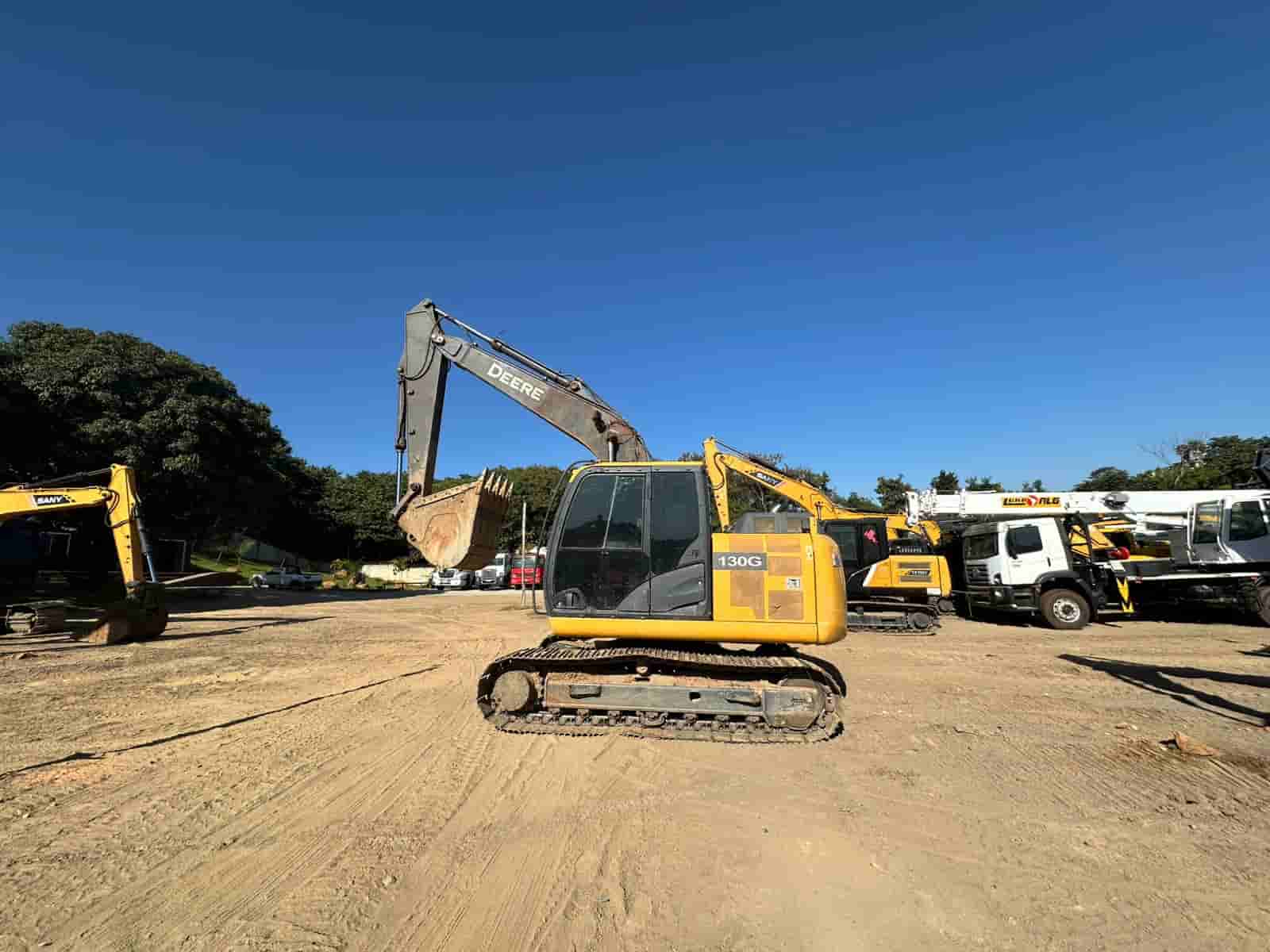 Escavadeira John Deere 130G 2015 - imagem de fundo