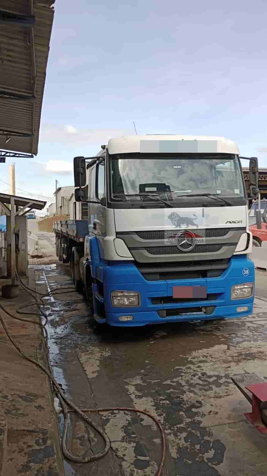 Caminhão Mercedes Benz Axor 2544S 2020 - imagem de fundo