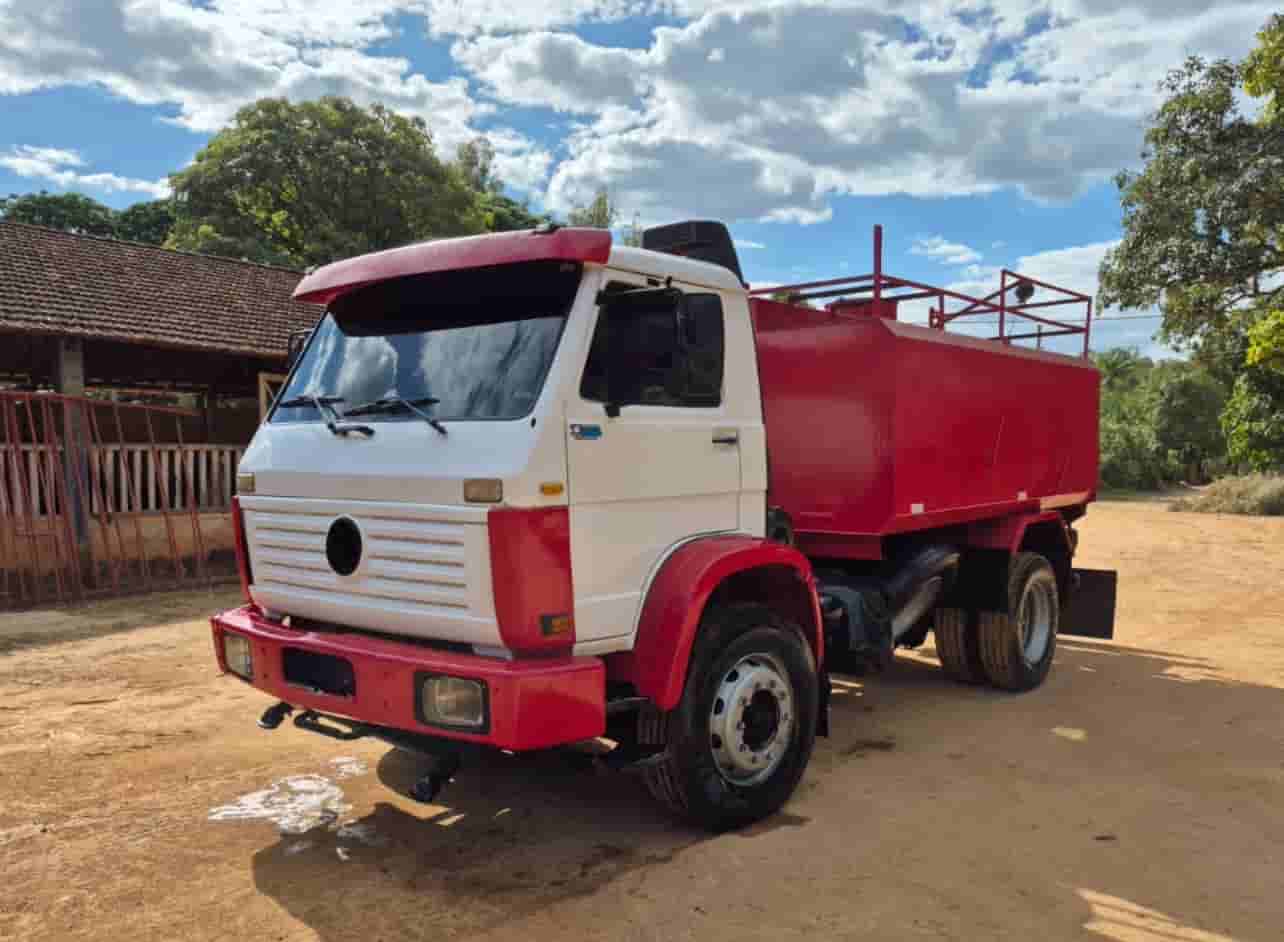 Caminhão Volkswagen 16-220 T 3-Eixos 2p (diesel) 1998 - imagem de fundo