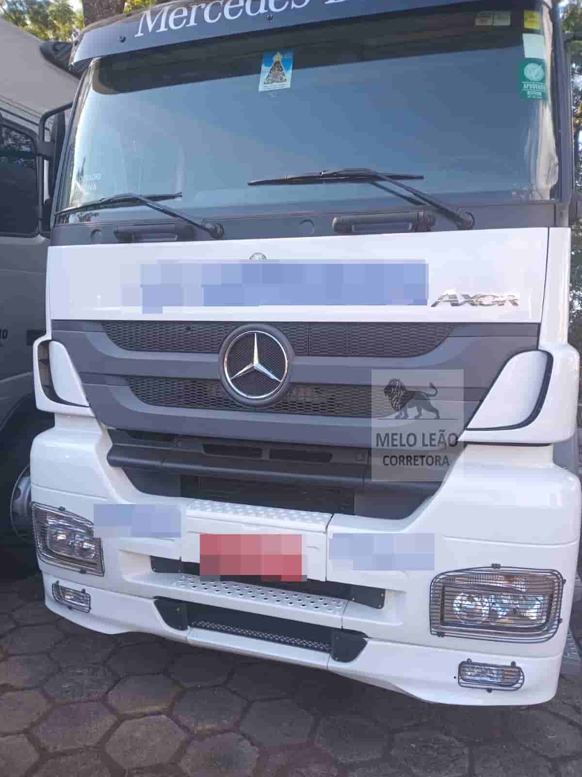 Caminhão Mercedes Benz AXOR 2035 4X2 2009 - imagem de fundo
