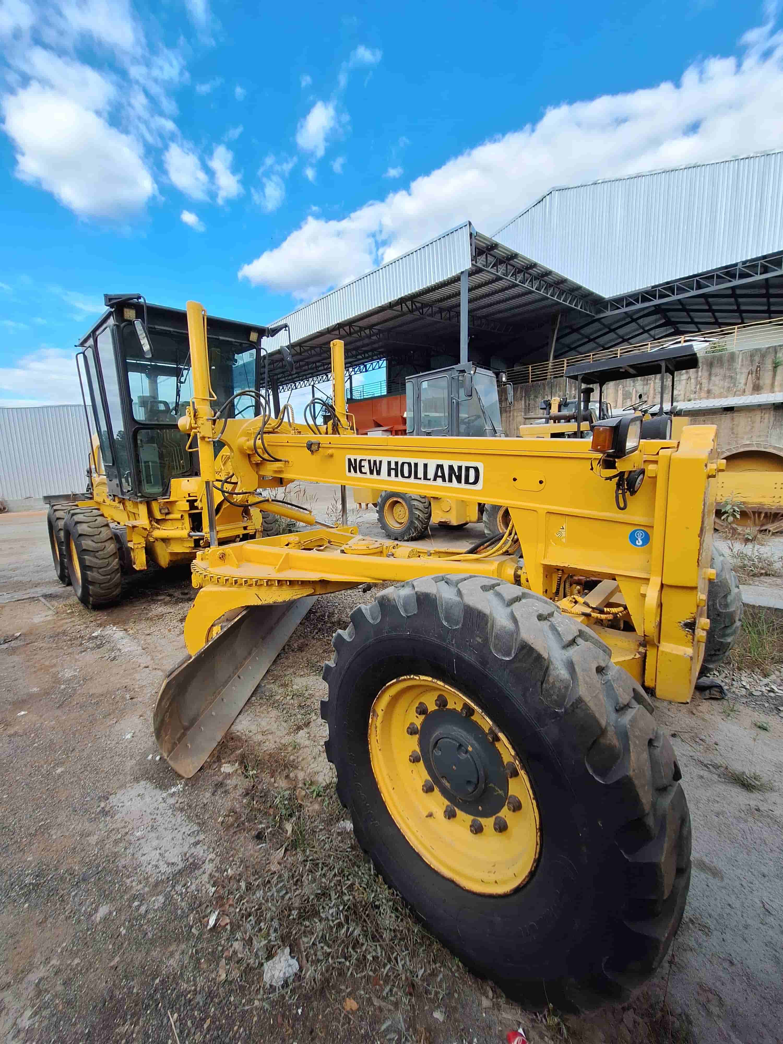 Motoniveladora New Holland RG140 2008 - imagem de fundo