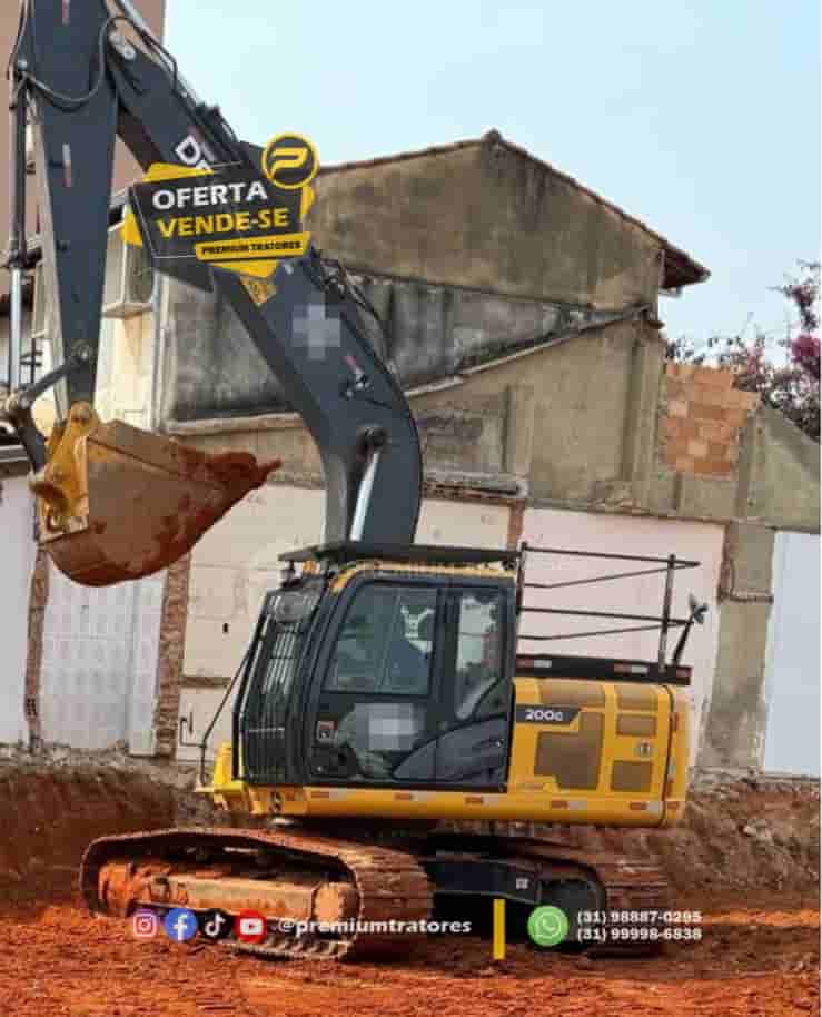 Escavadeira John Deere  200G 2022 - imagem de fundo
