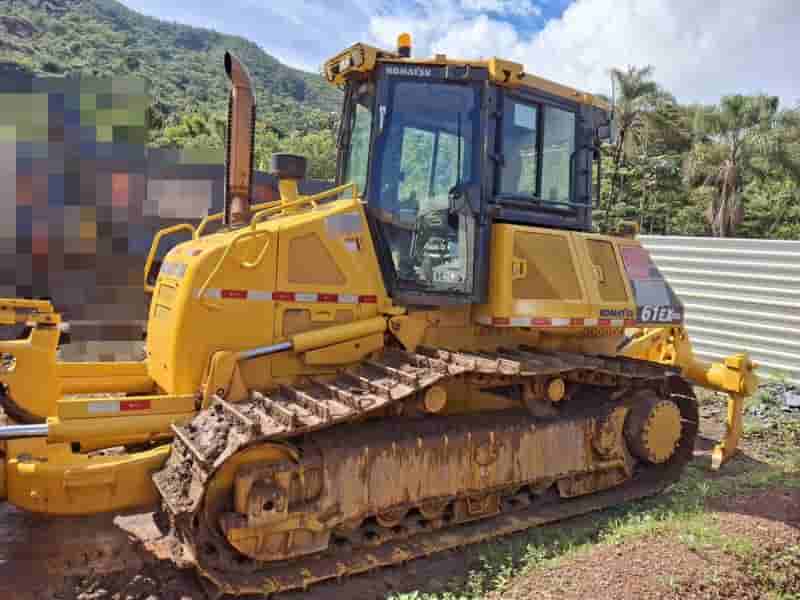 Trator de esteira Komatsu D61-EX 2021 - imagem de fundo