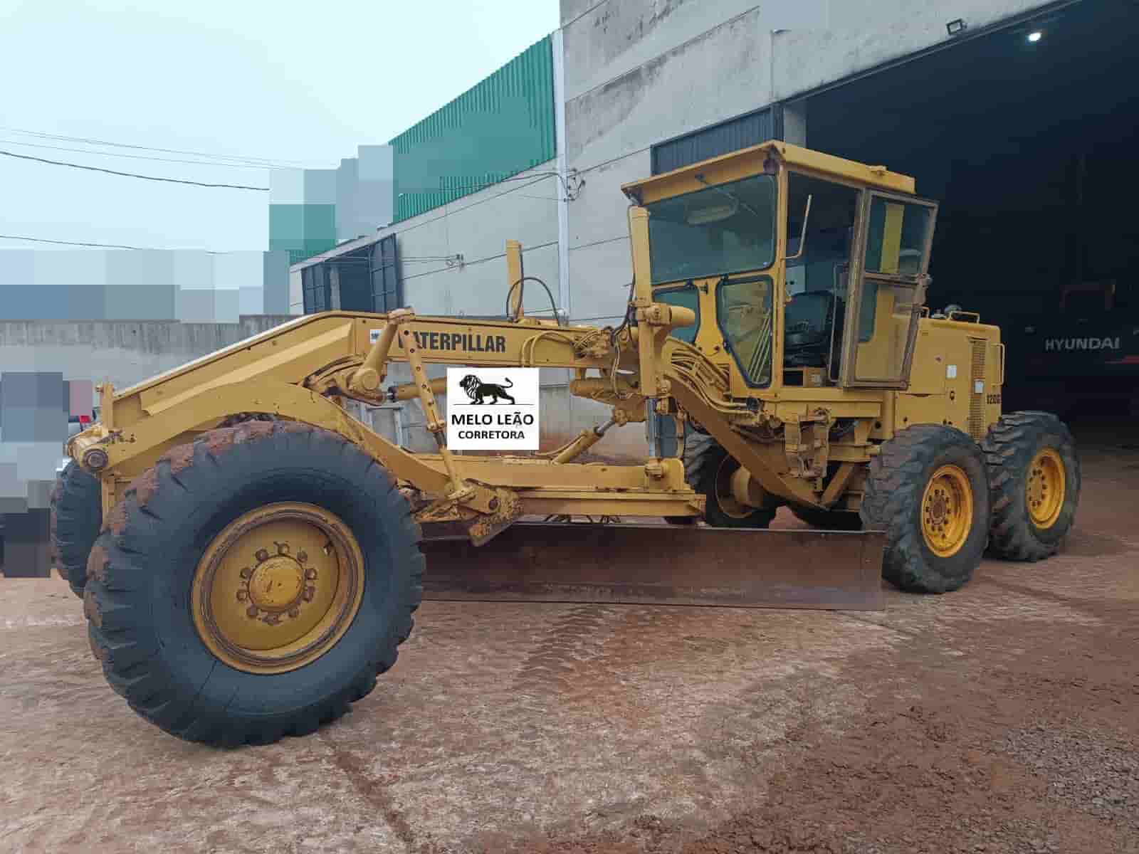 Motoniveladora Caterpillar 120G CABINE FECHADA 1996 - imagem de fundo