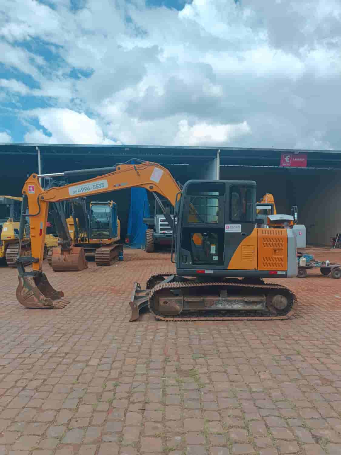 Mini Escavadeira Sany SY75C 2012 - imagem de fundo