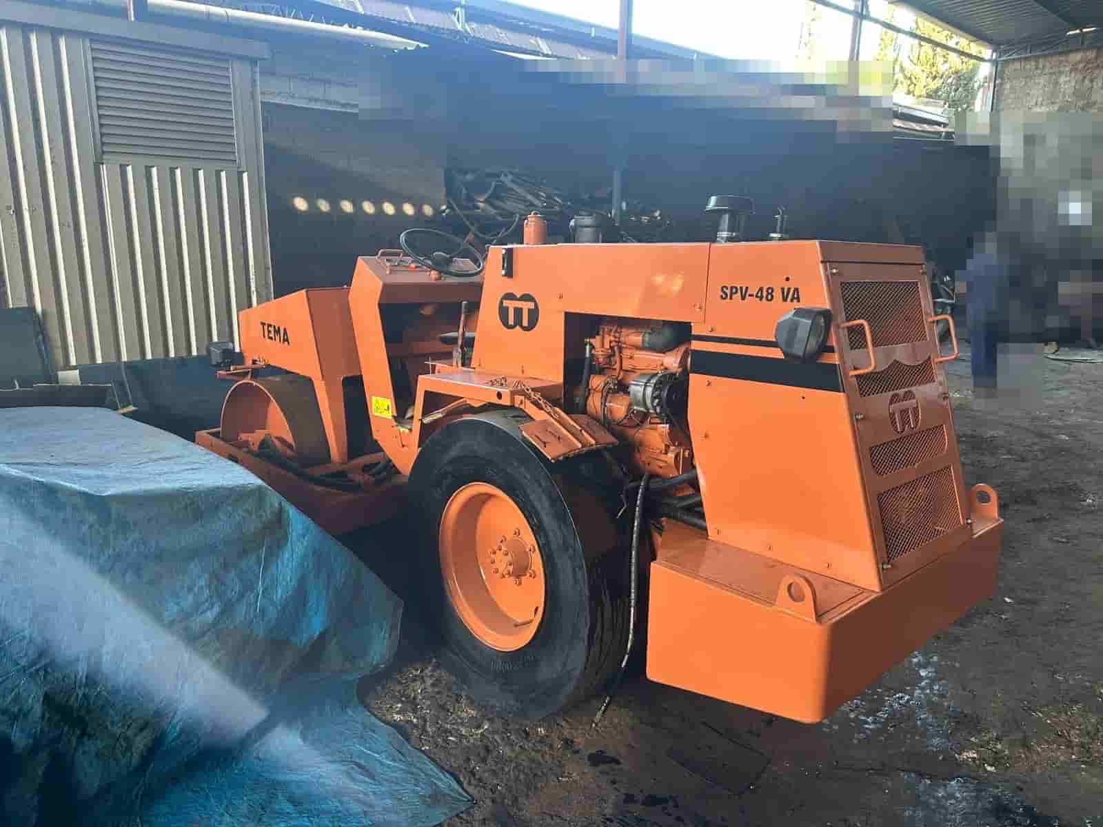 Rolo compactador Tema Terra SPV48 1990 - imagem de fundo