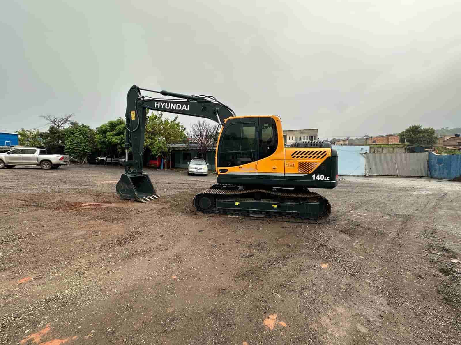 Escavadeira Hyundai R140LC-9 2020 - imagem de fundo