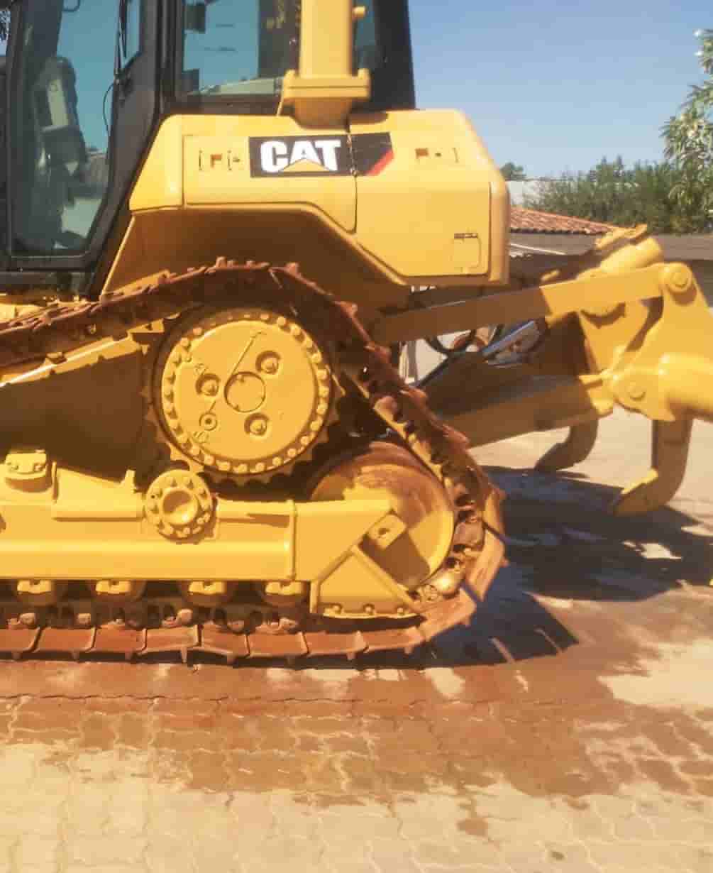 Trator de esteira Caterpillar D6N 2012 - imagem de fundo