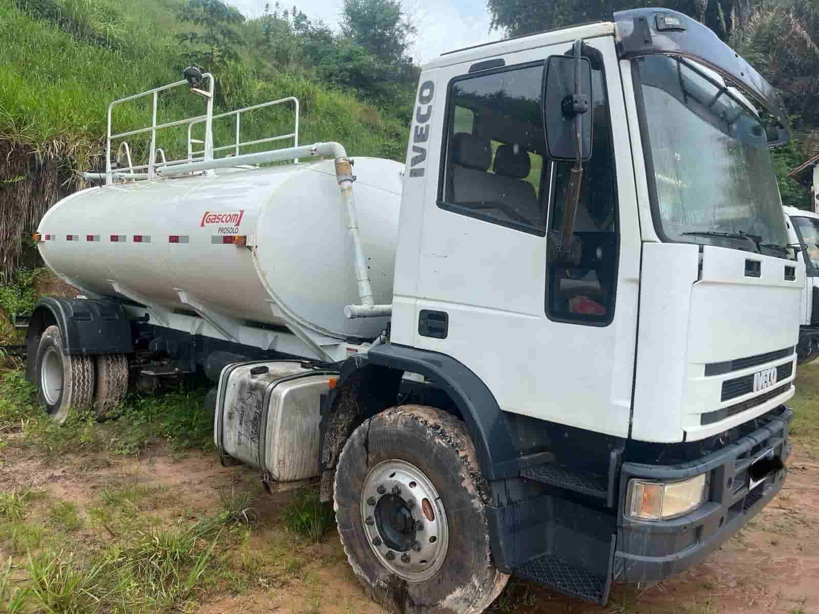Caminhão Iveco Eurocargo 170E22 2011 - imagem de fundo