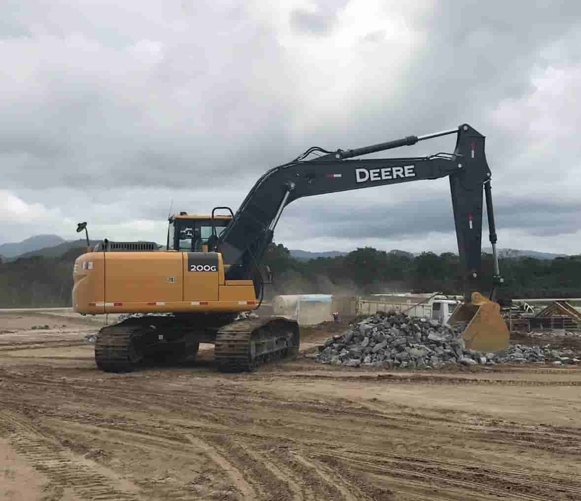 Escavadeira John Deere  200G 2020 - imagem de fundo