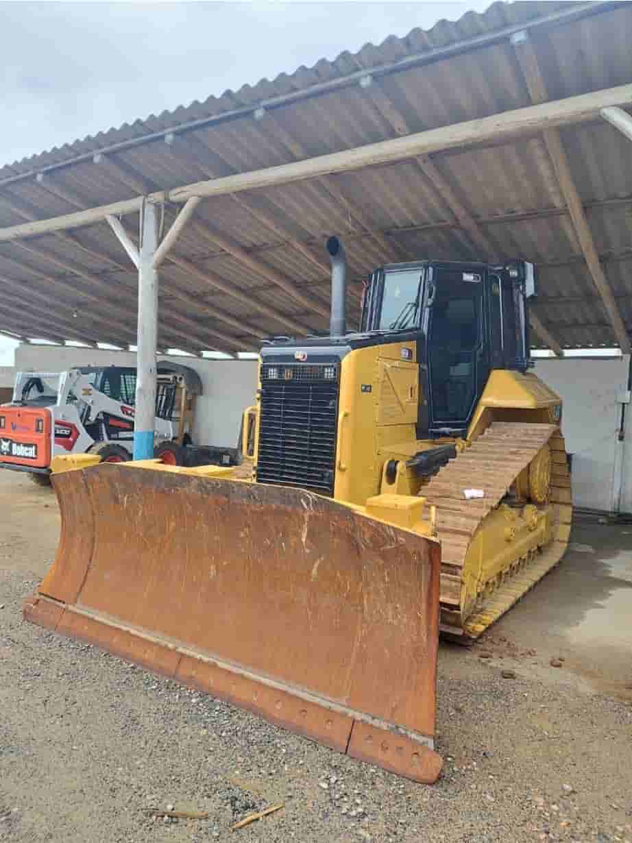 Trator de esteira Caterpillar D6N 2013 - imagem de fundo