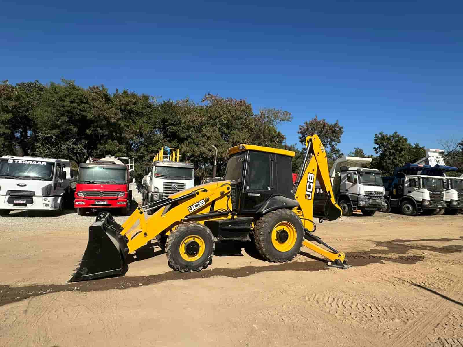 Retroescavadeira JCB 3C 2014 - imagem de fundo