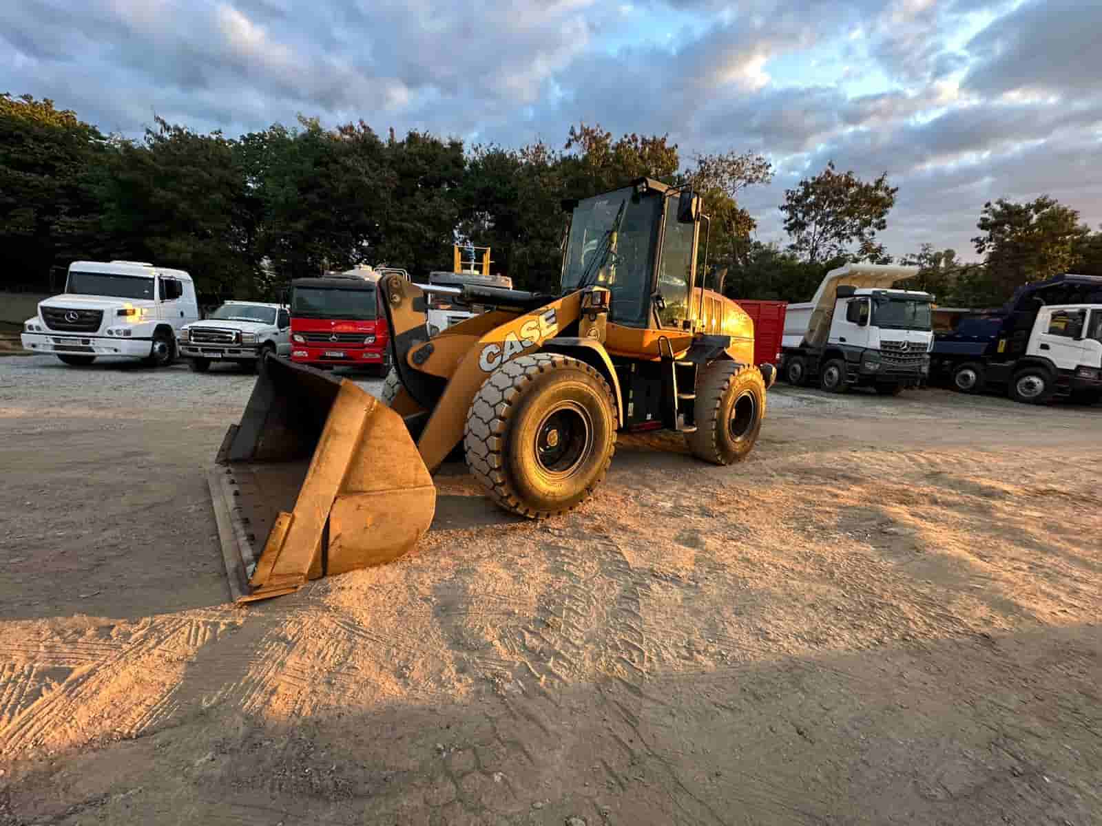 Pá Carregadeira Case 721E 2021 - imagem de fundo