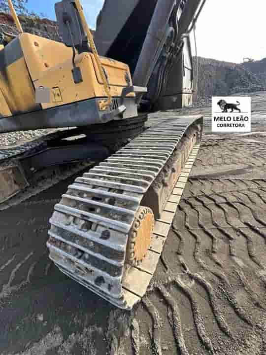Escavadeira Volvo EC380DL 2015 - imagem de fundo