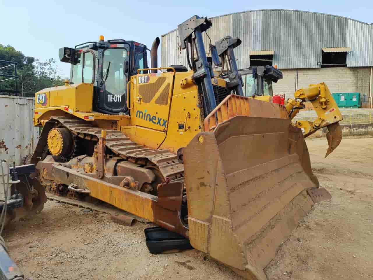 Trator de esteira Caterpillar D8T 2021 - imagem de fundo
