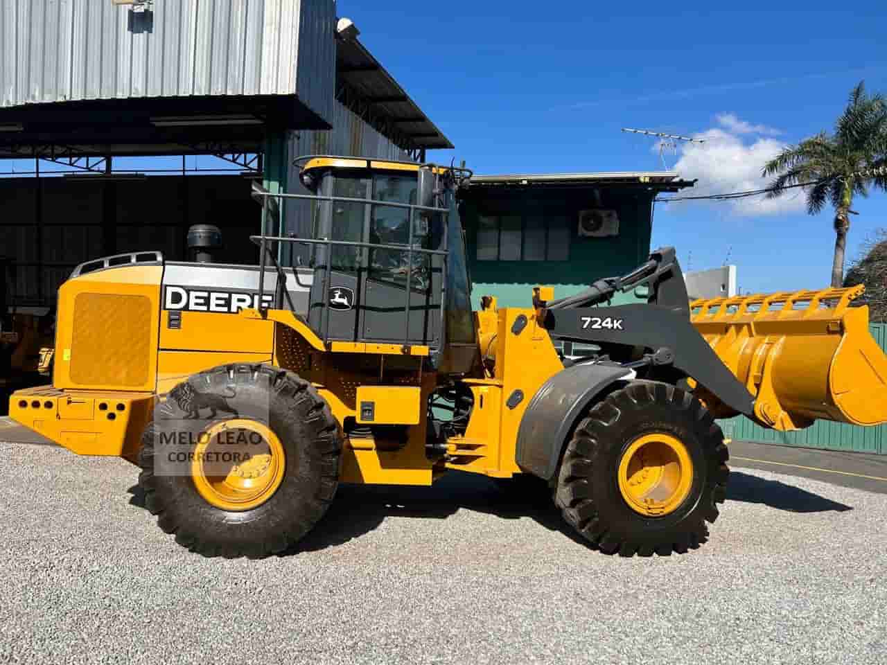 Pá Carregadeira John Deere 724K 2014 - imagem de fundo