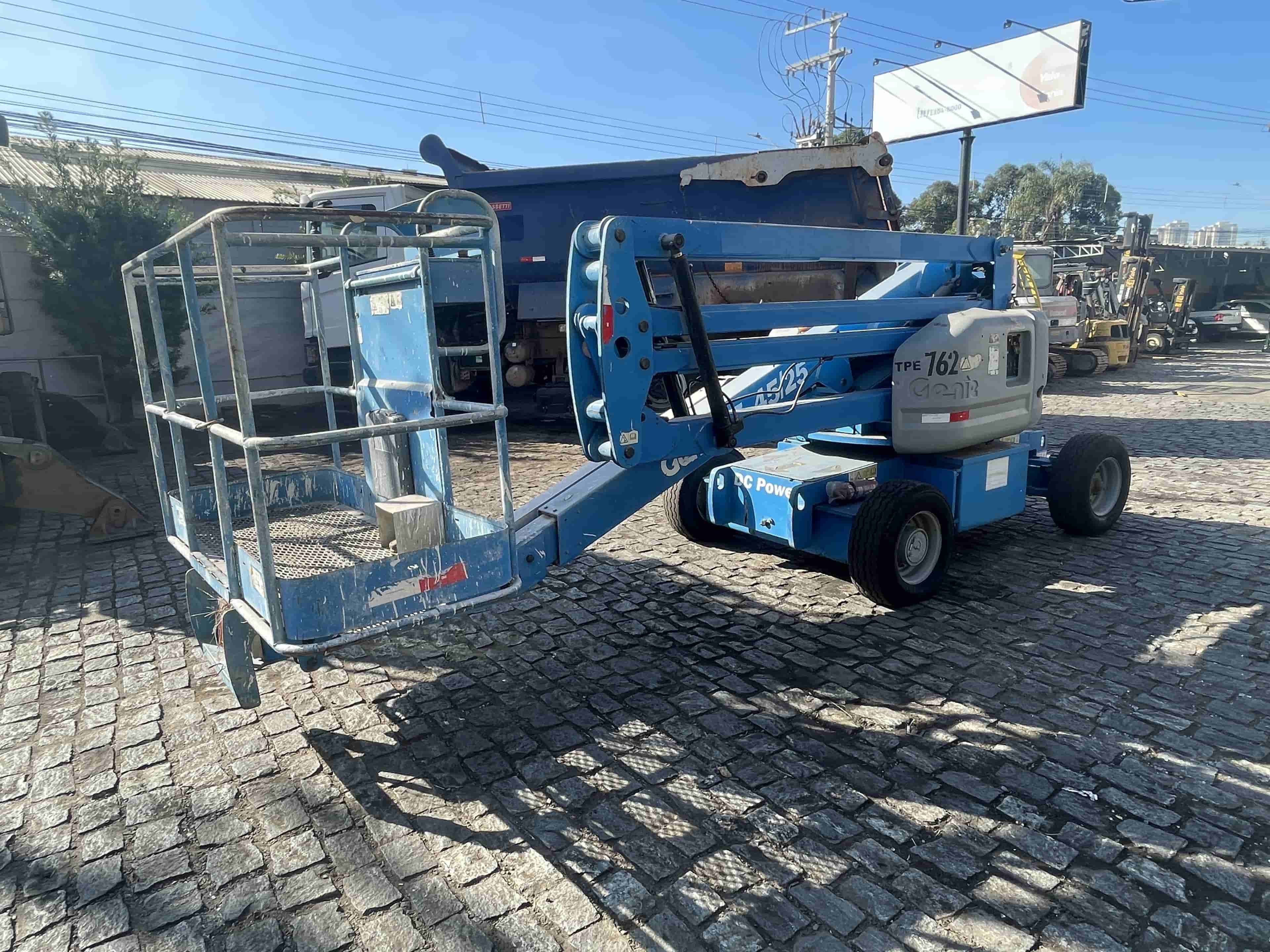 Plataforma elevatória Genie Z45/25 2009 - imagem de fundo