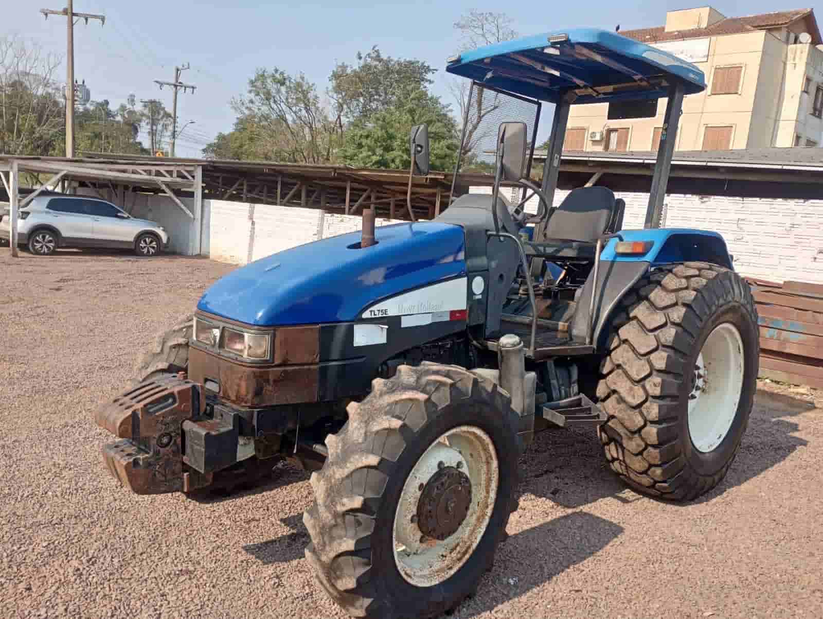 Trator agrícola New Holland TL 75E 2009 - imagem de fundo