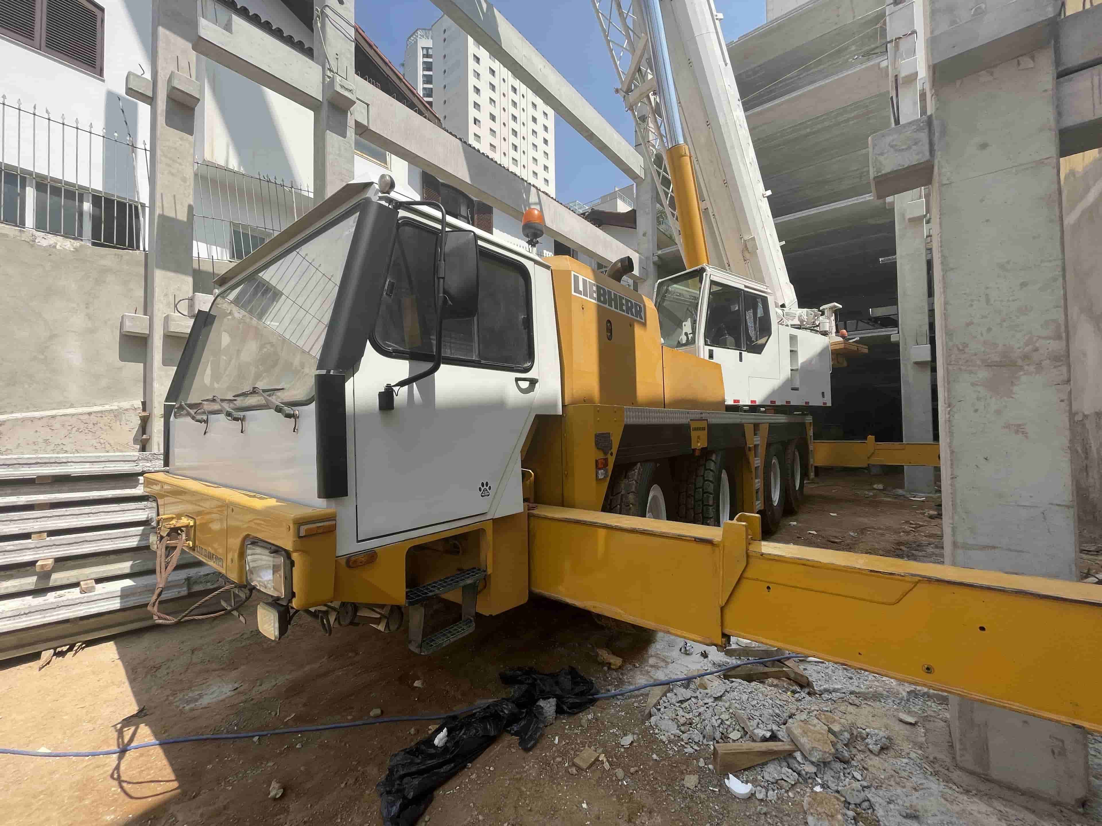 Guindaste Liebherr LTM1090 2002 - imagem de fundo