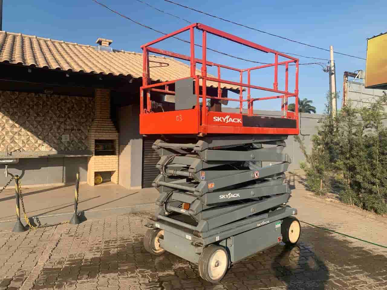 Plataforma elevatória Skyjack SJ4732 2020 - imagem de fundo
