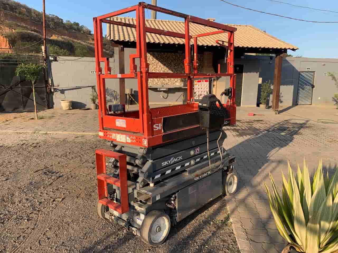 Plataforma elevatória Skyjack SJ3219 2020 - imagem de fundo