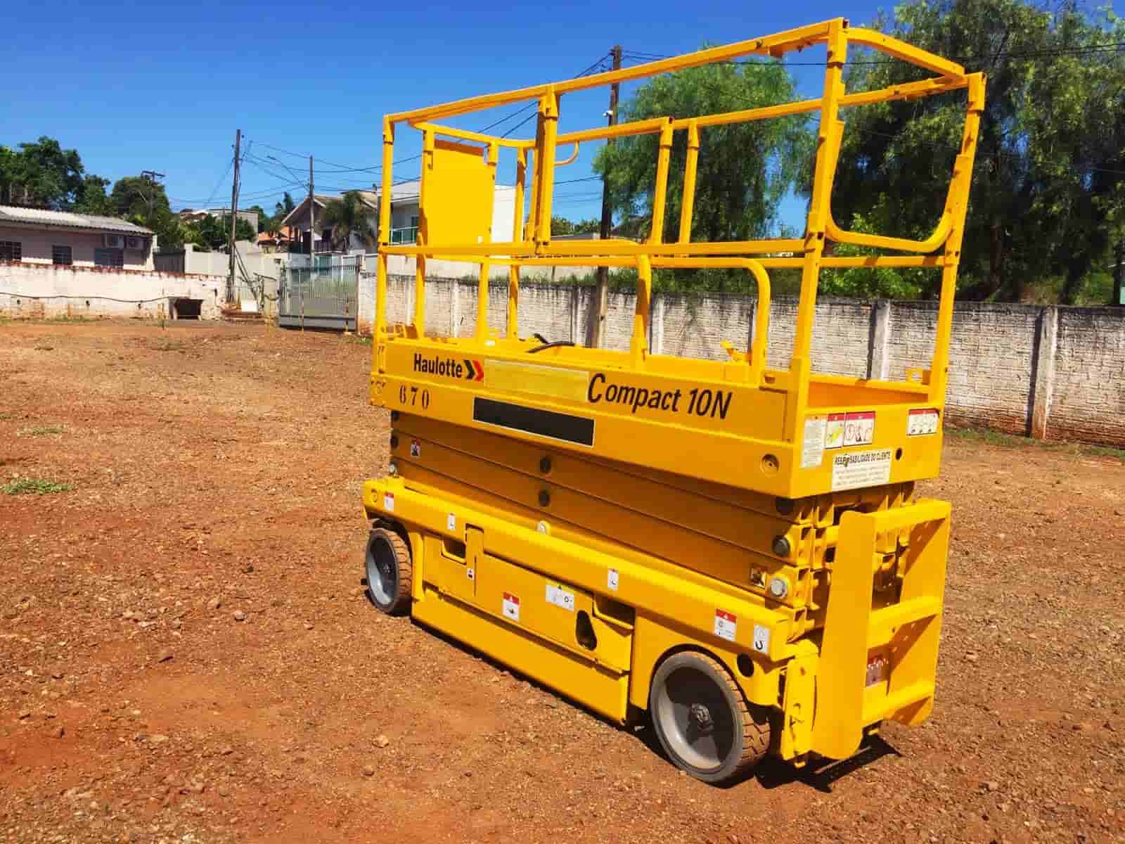 Plataforma elevatória Haulotte COMPACT 10N 2009 - imagem de fundo
