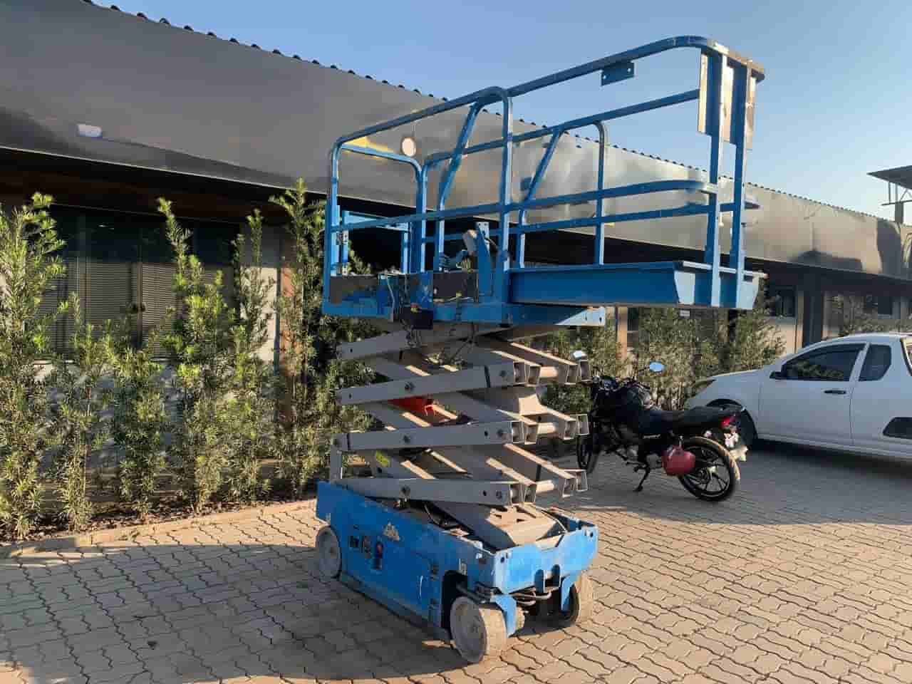 Plataforma elevatória Genie GS1930 2019 - imagem de fundo