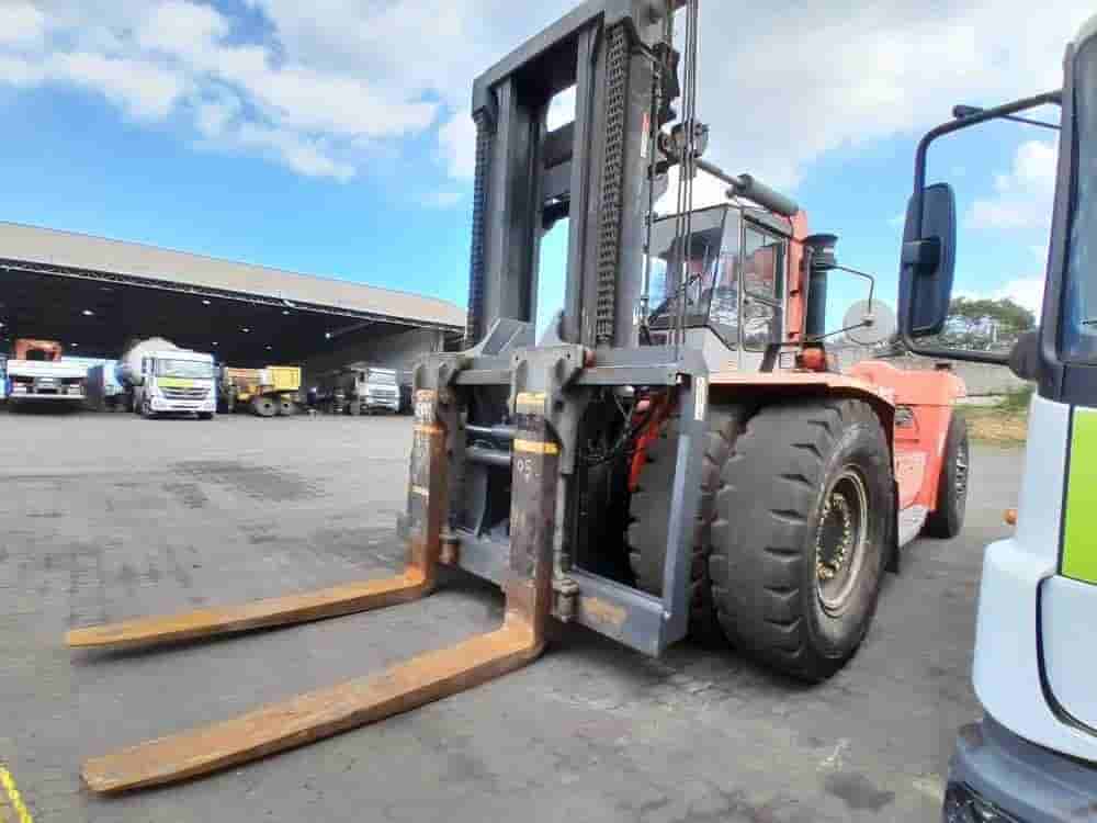 Empilhadeira Kalmar DCF450-12 2012 - imagem de fundo
