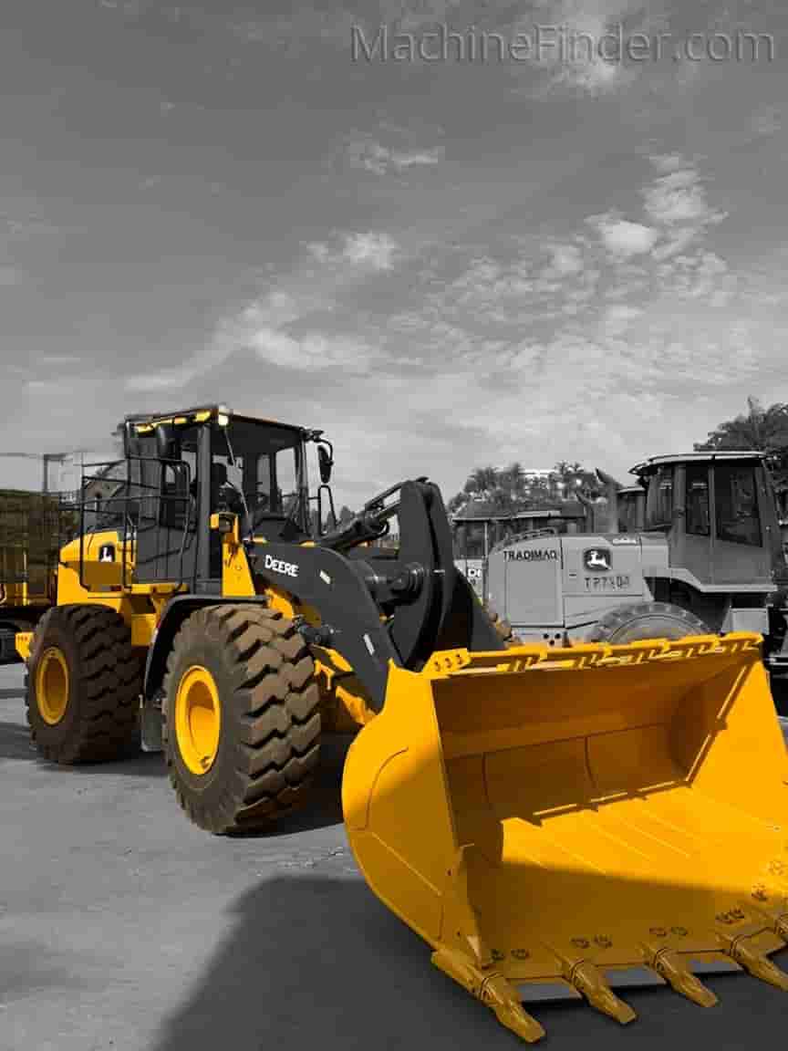Pá Carregadeira John Deere 724K 2023 - imagem de fundo