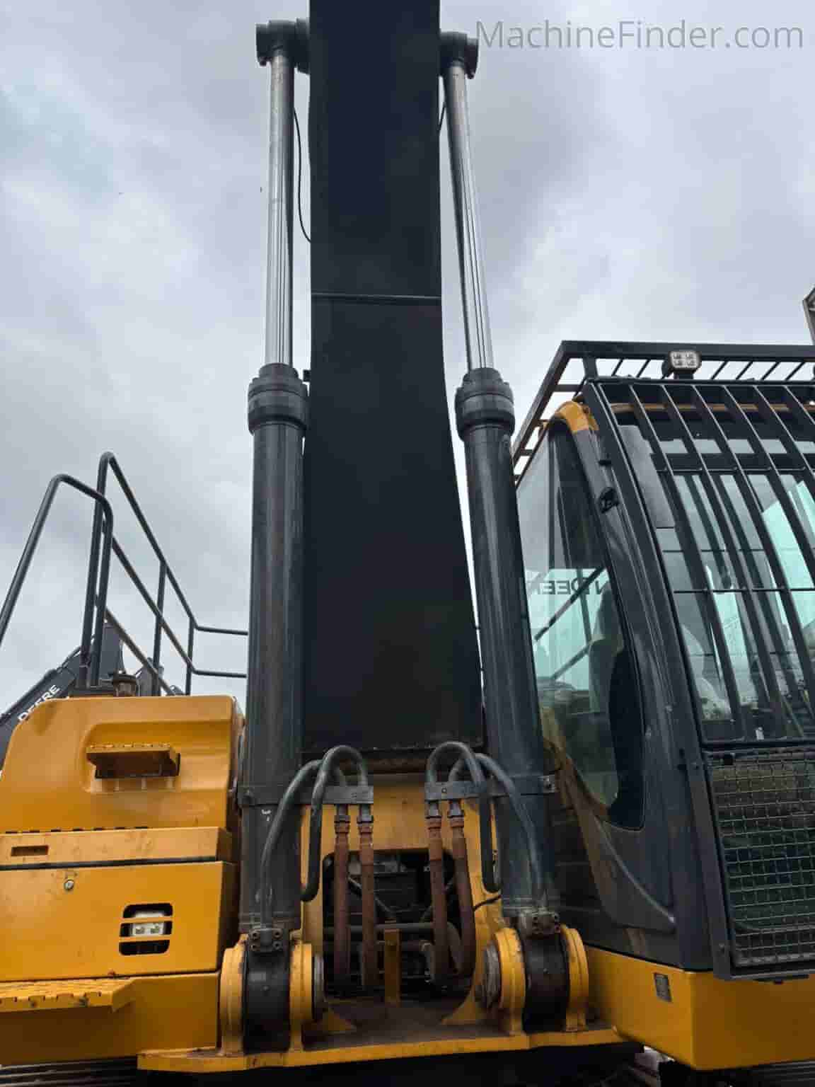 Escavadeira John Deere 350GLC 2021 - imagem de fundo