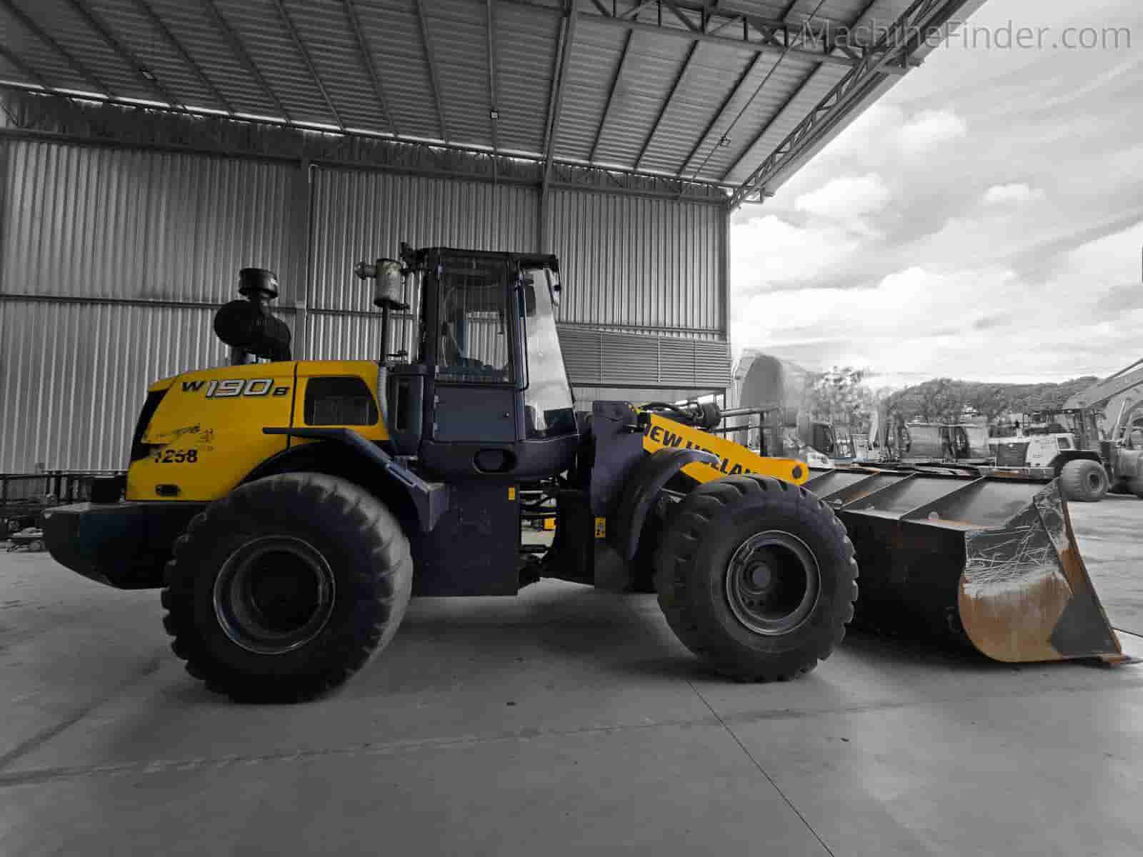 Pá Carregadeira New Holland W190B 2020 - imagem de fundo