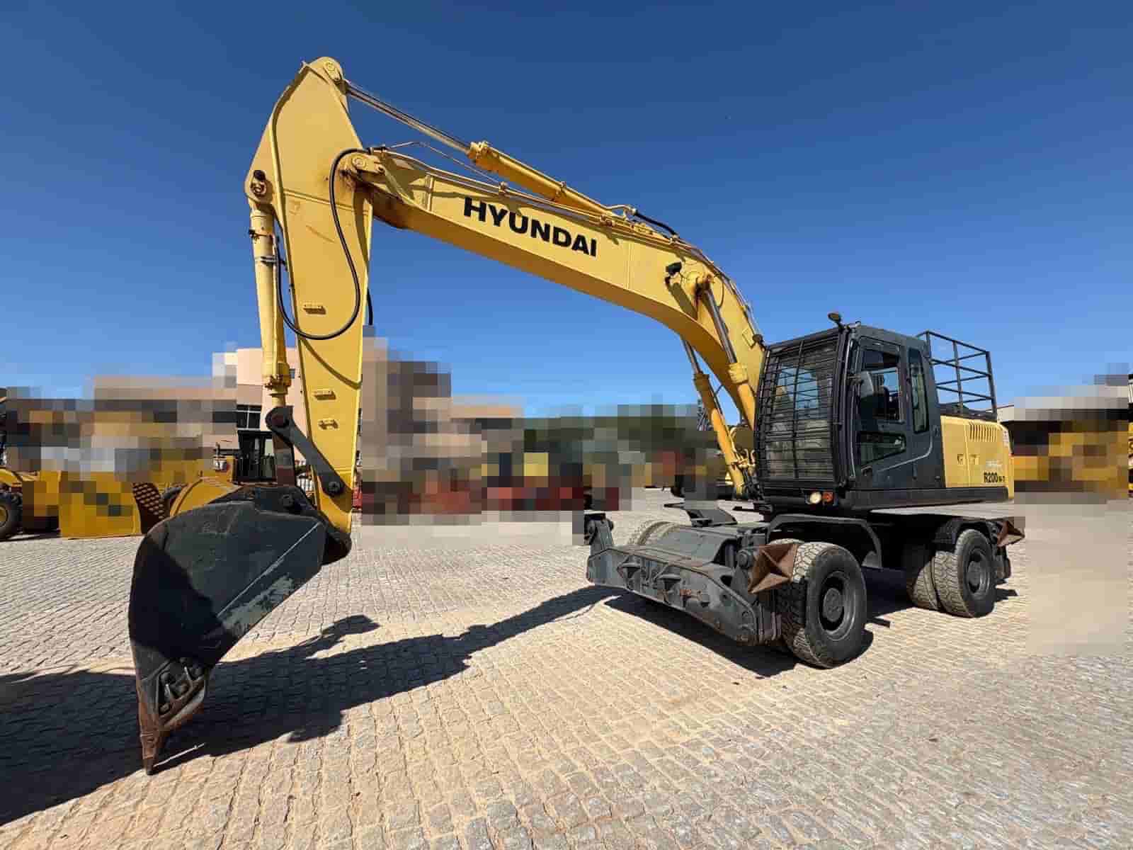 Escavadeira Hyundai R200W-7 2009 - imagem de fundo