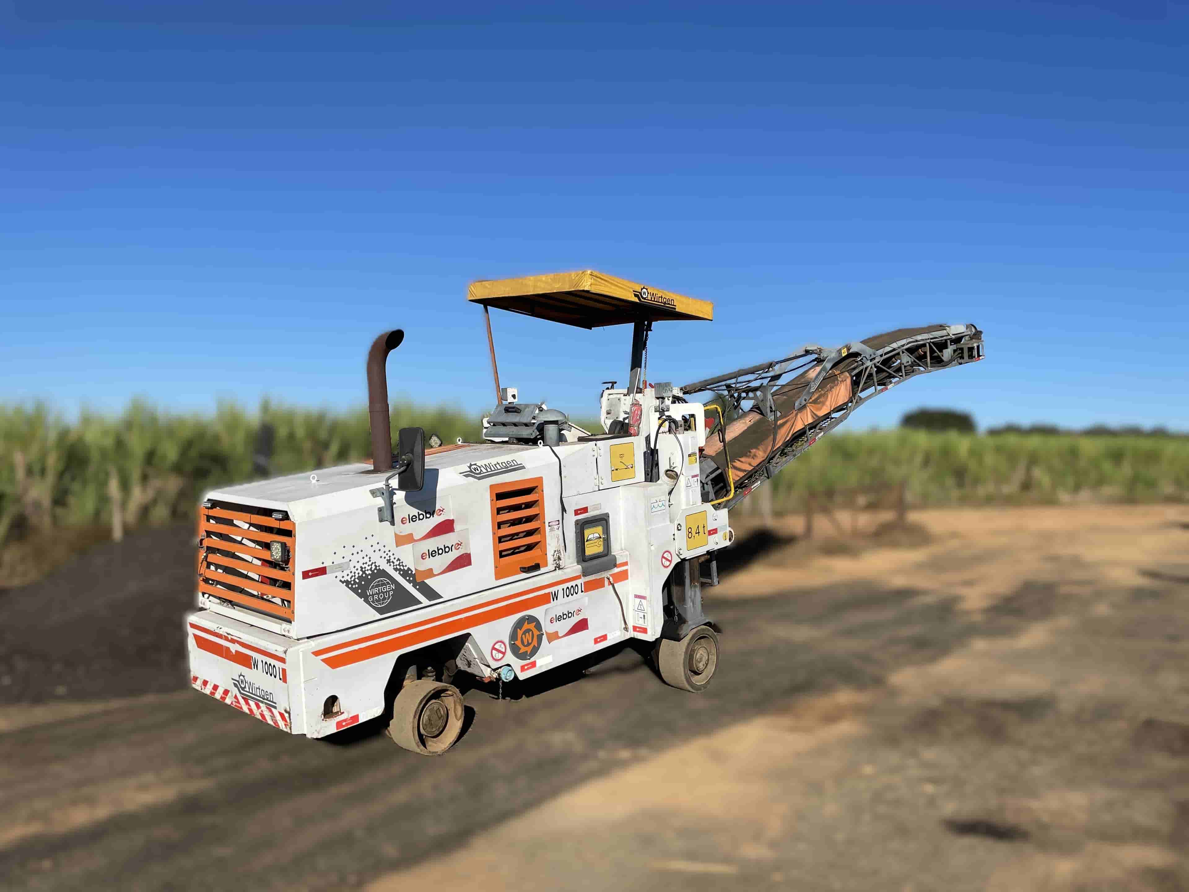 Fresadora de asfalto Wirtgen W1000L 2008 - imagem de fundo