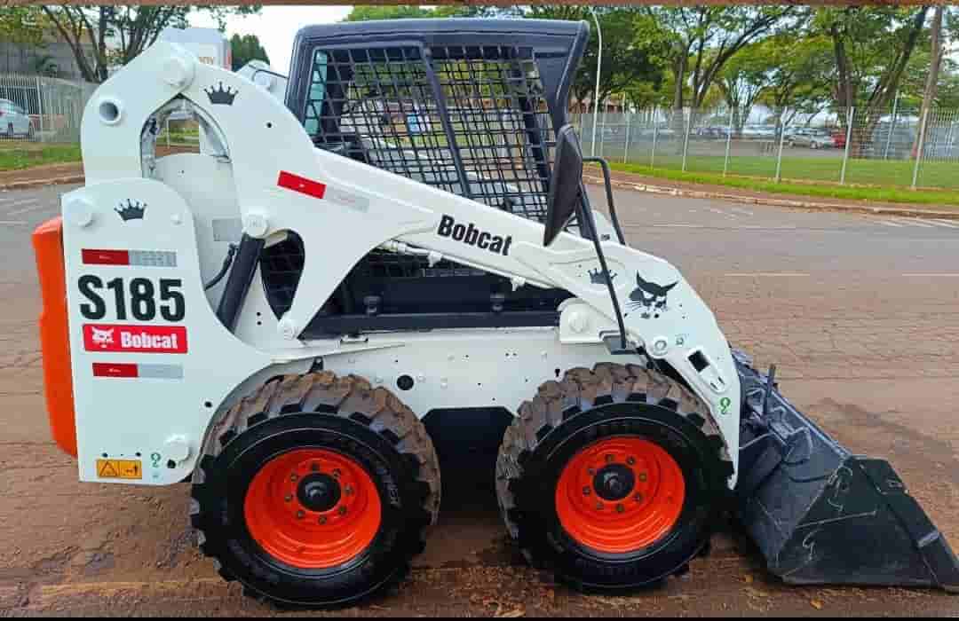 Mini Carregadeira Bobcat S185 2012 - imagem de fundo