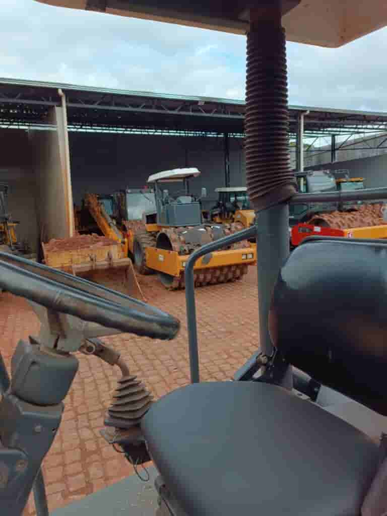 Rolo compactador Hamm 3411 2008 - imagem de fundo
