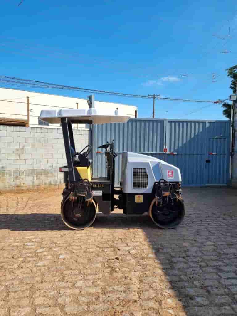 Rolo compactador WACKER RD27 2009 - imagem de fundo