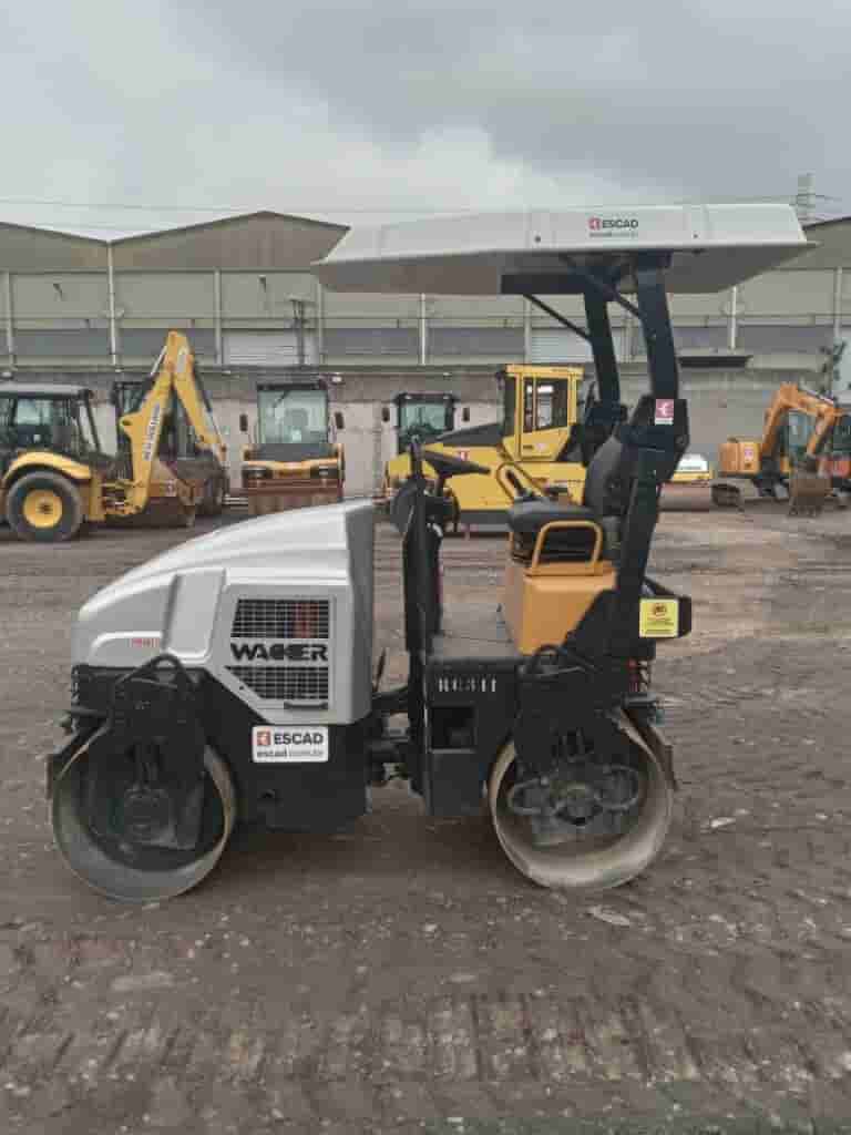 Rolo compactador WACKER RD27 2012 - imagem de fundo