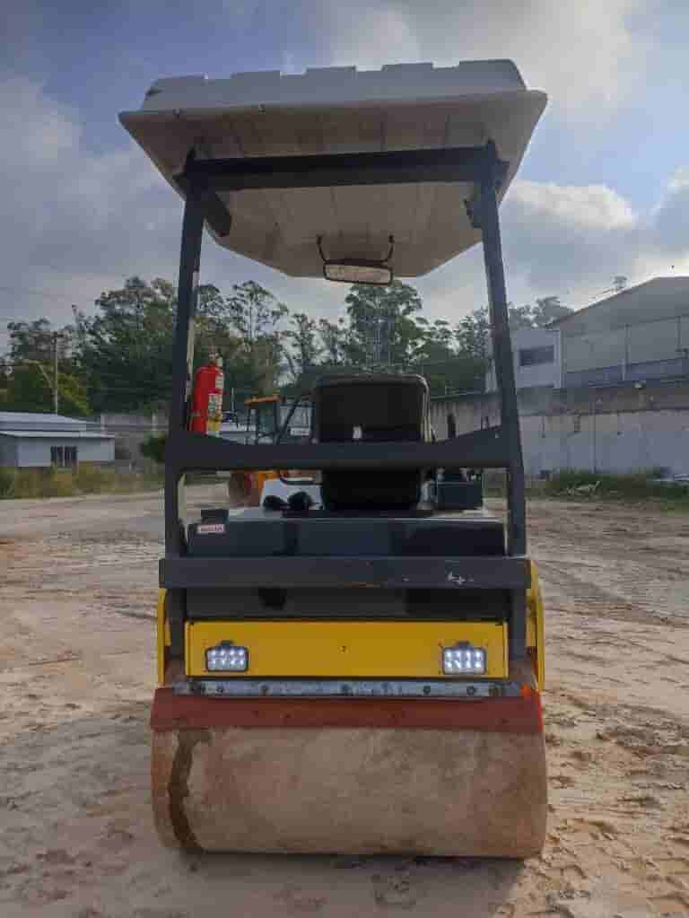 Rolo compactador Bomag BW138AD 2013 - imagem de fundo