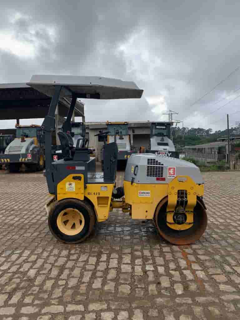 Rolo compactador Bomag BW138AC 2013 - imagem de fundo